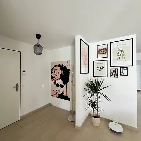 Lejlighed Stilvolles, Modernes Mit Sonnen-balkon