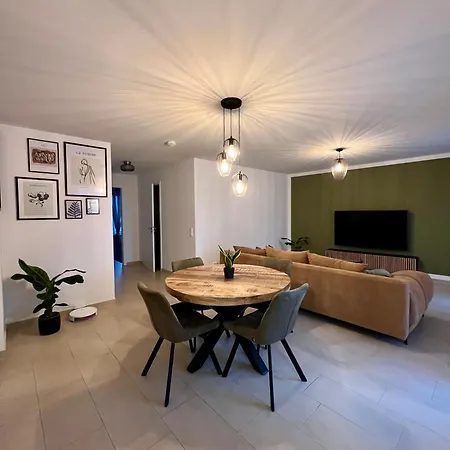 Stilvolles, Modernes Mit Sonnen-balkon Lejlighed