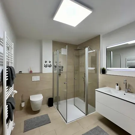 Lejlighed Stilvolles, Modernes Mit Sonnen-balkon *